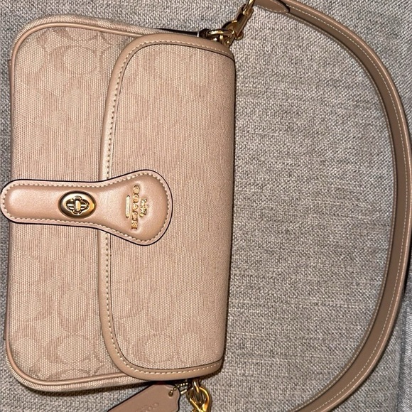 Hadley Shoulder Bag With Signature Canvas - Picture 6 of 9